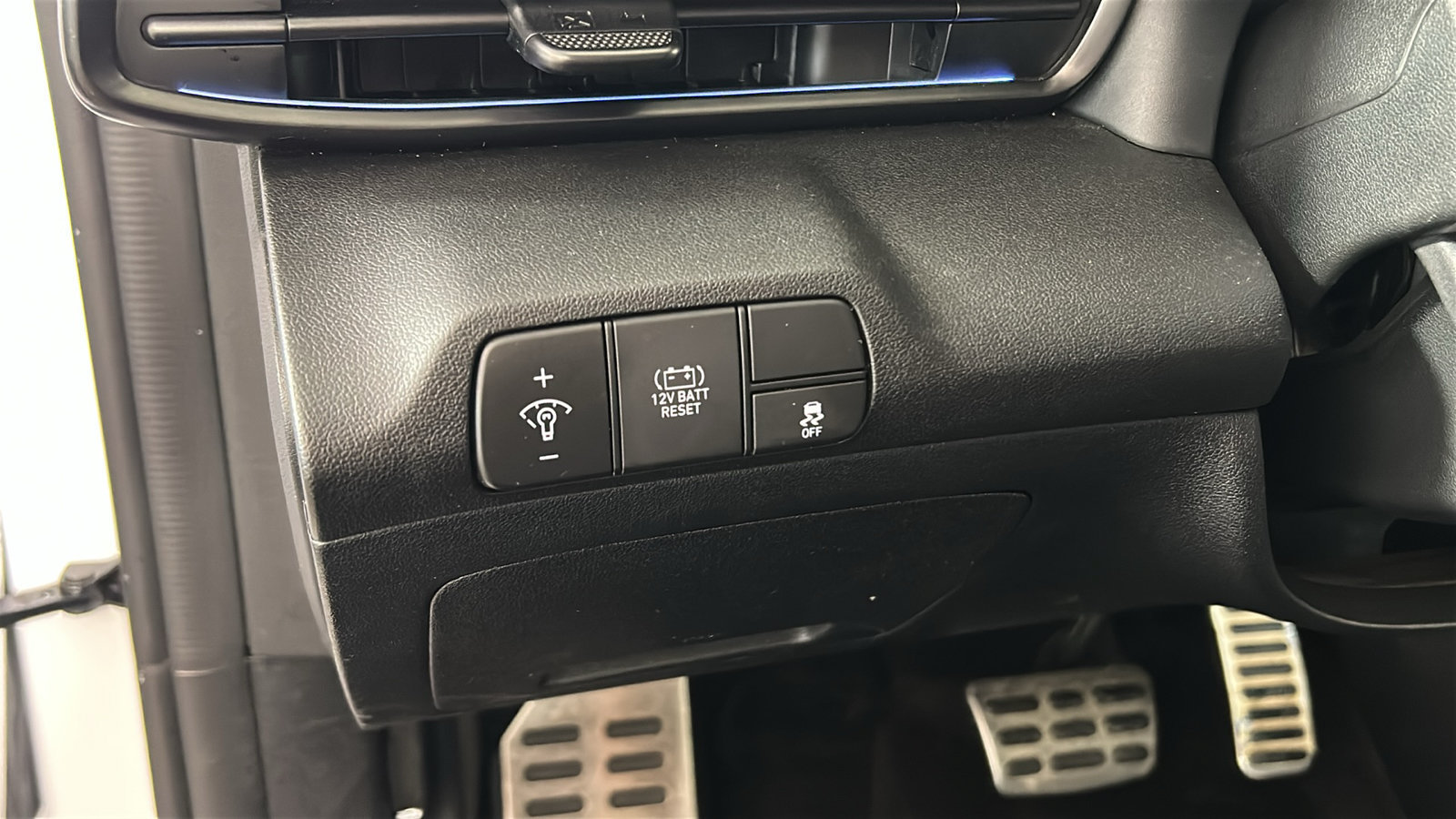Used 2025 Hyundai Elantra SEL FWD image 23