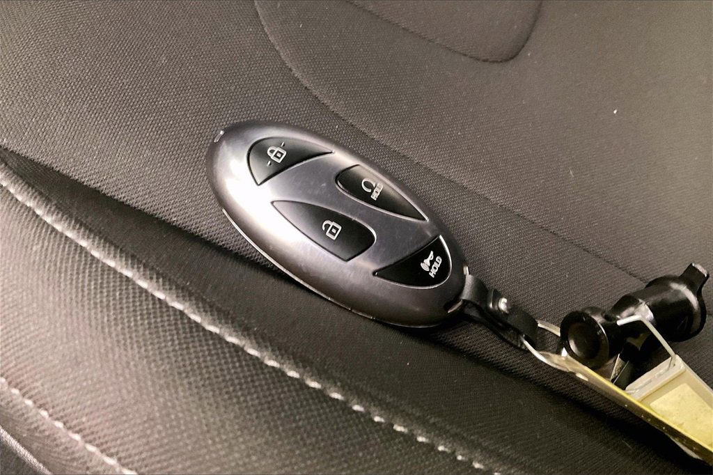 Certified 2025 Hyundai Elantra SEL image 9