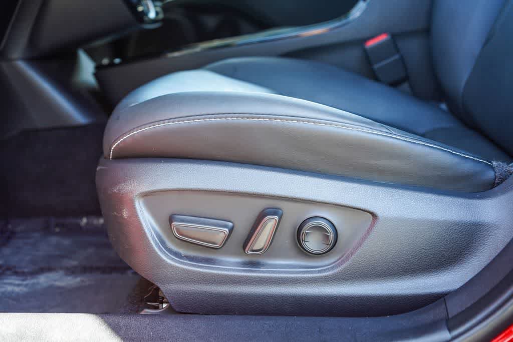 Used 2020 Toyota Prius Prime XLE FWD image 19