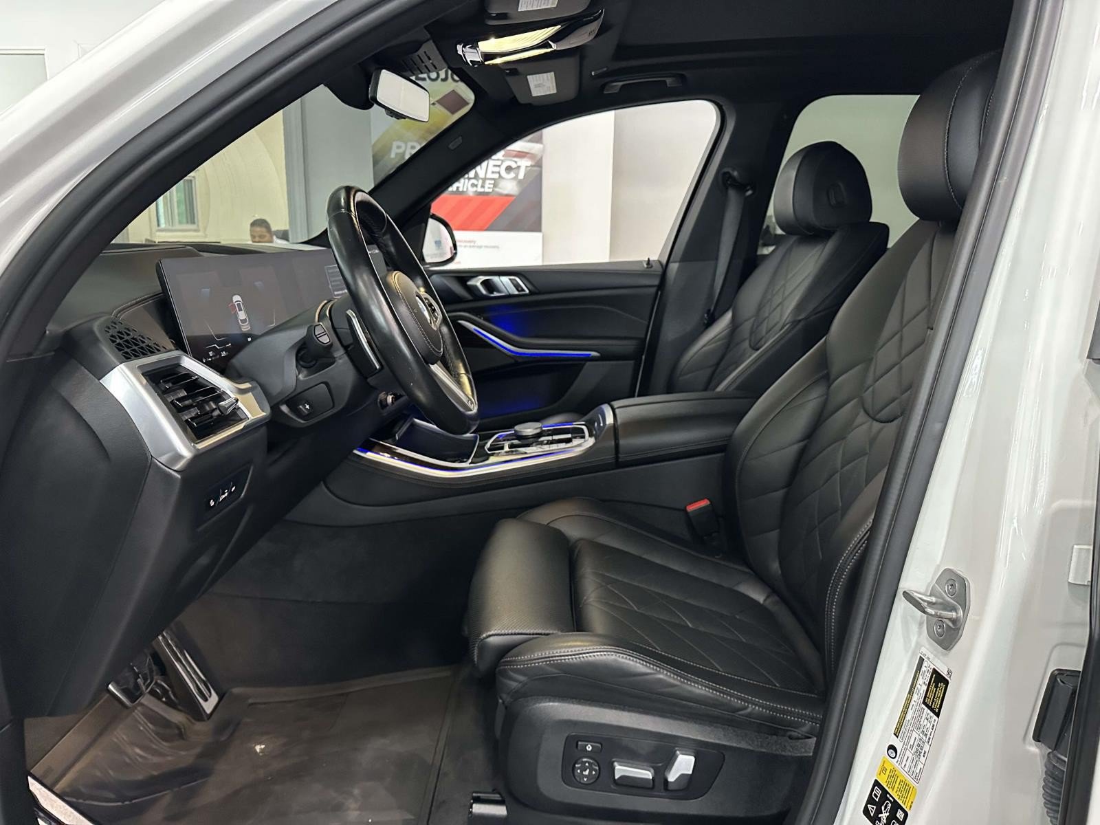 Used 2024 BMW X5 xDrive40i w/ M Sport Package AWD/4WD image 12