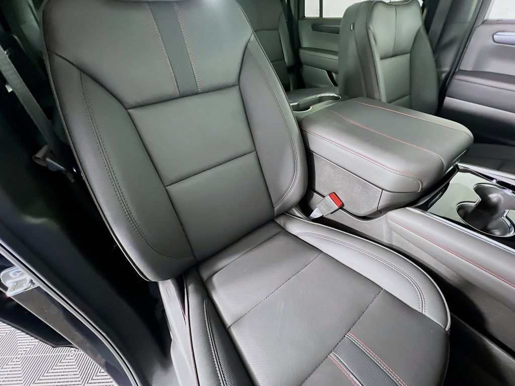 Used 2026 Chevrolet Suburban RST w/ Advanced Technology Package AWD/4WD image 31