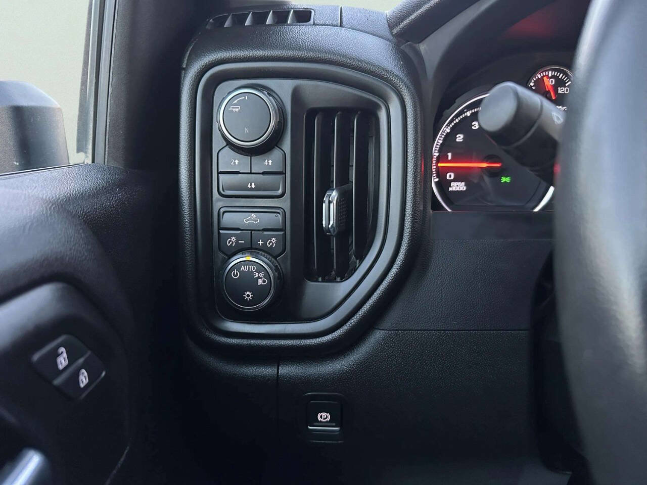 Used 2022 Chevrolet Silverado 2500 Custom w/ Custom Convenience Package image 25