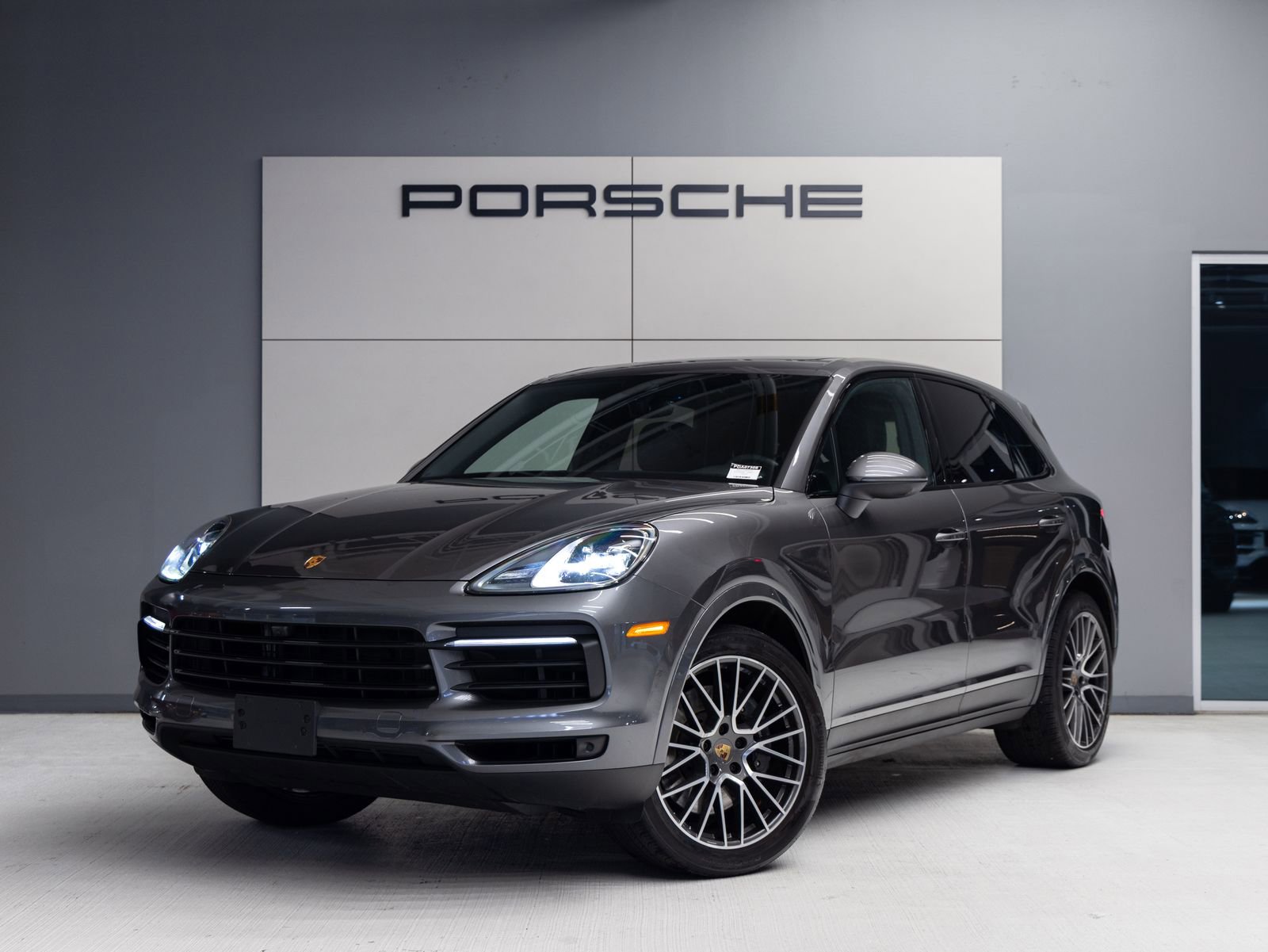 Certified 2023 Porsche Cayenne image 1