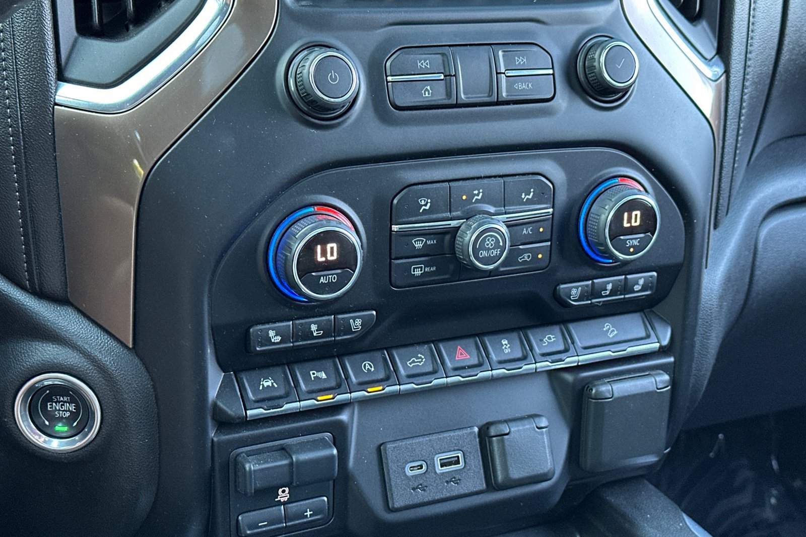 Used 2020 Chevrolet Silverado 1500 High Country w/ Technology Package AWD/4WD image 20