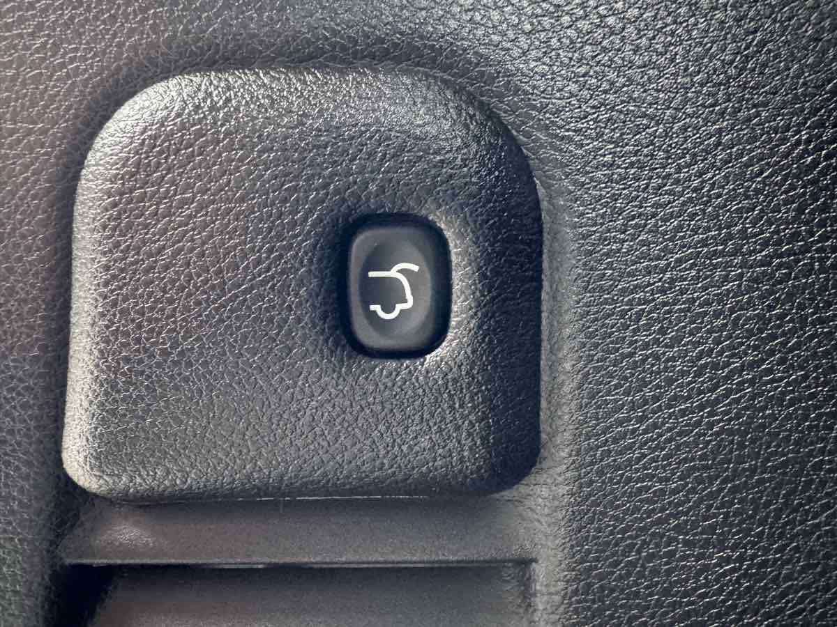 Used 2015 Jeep Grand Cherokee SRT w/ Luxury Group II AWD/4WD image 51