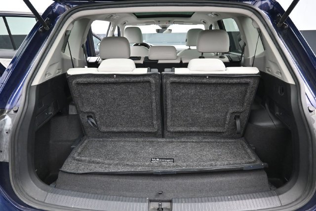 Used 2023 Volkswagen Tiguan SE w/ Panoramic Sunroof Package FWD image 32