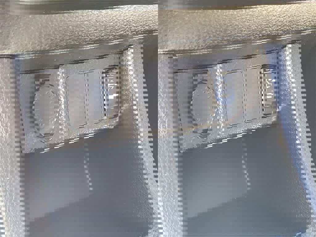 Used 2015 Toyota Corolla LE image 29