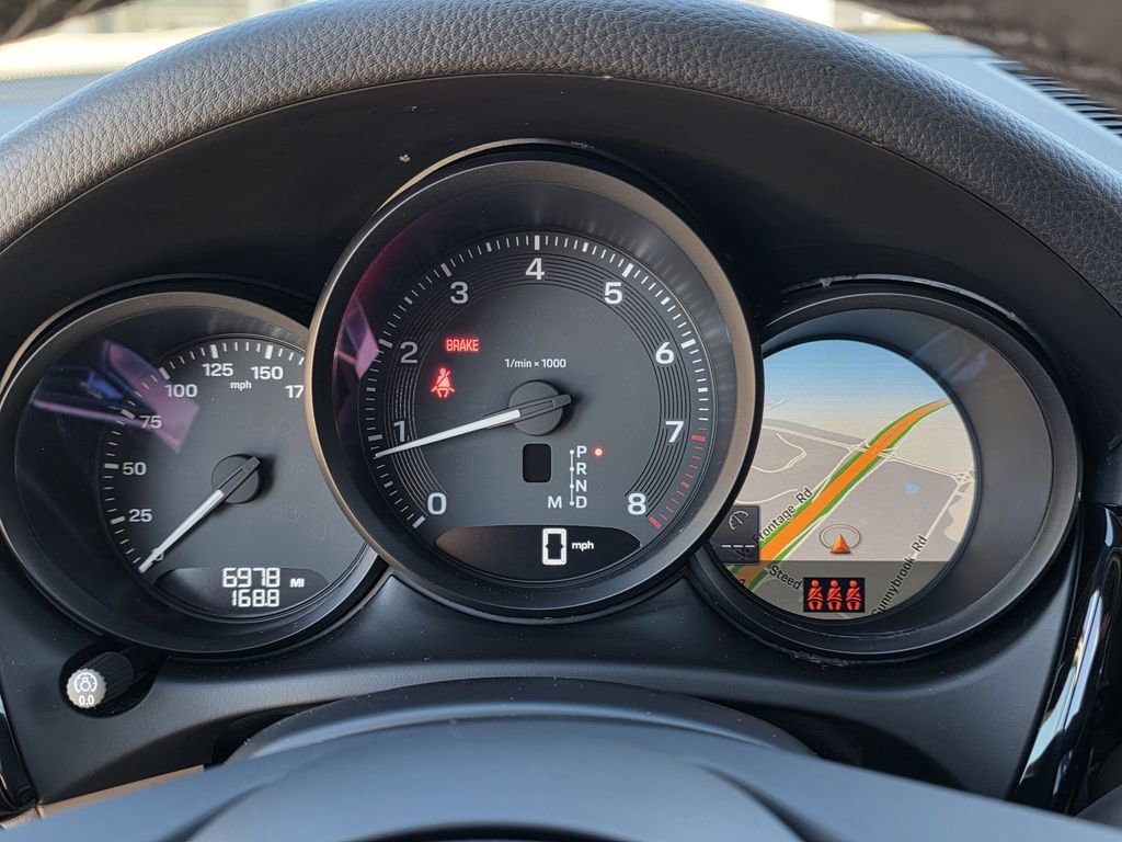 Certified 2025 Porsche Macan Turbo AWD/4WD image 24
