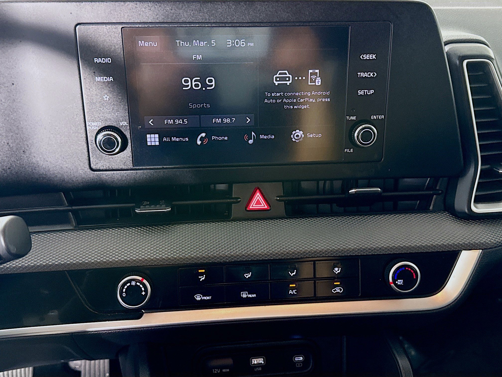 Used 2024 Kia Sportage LX image 18