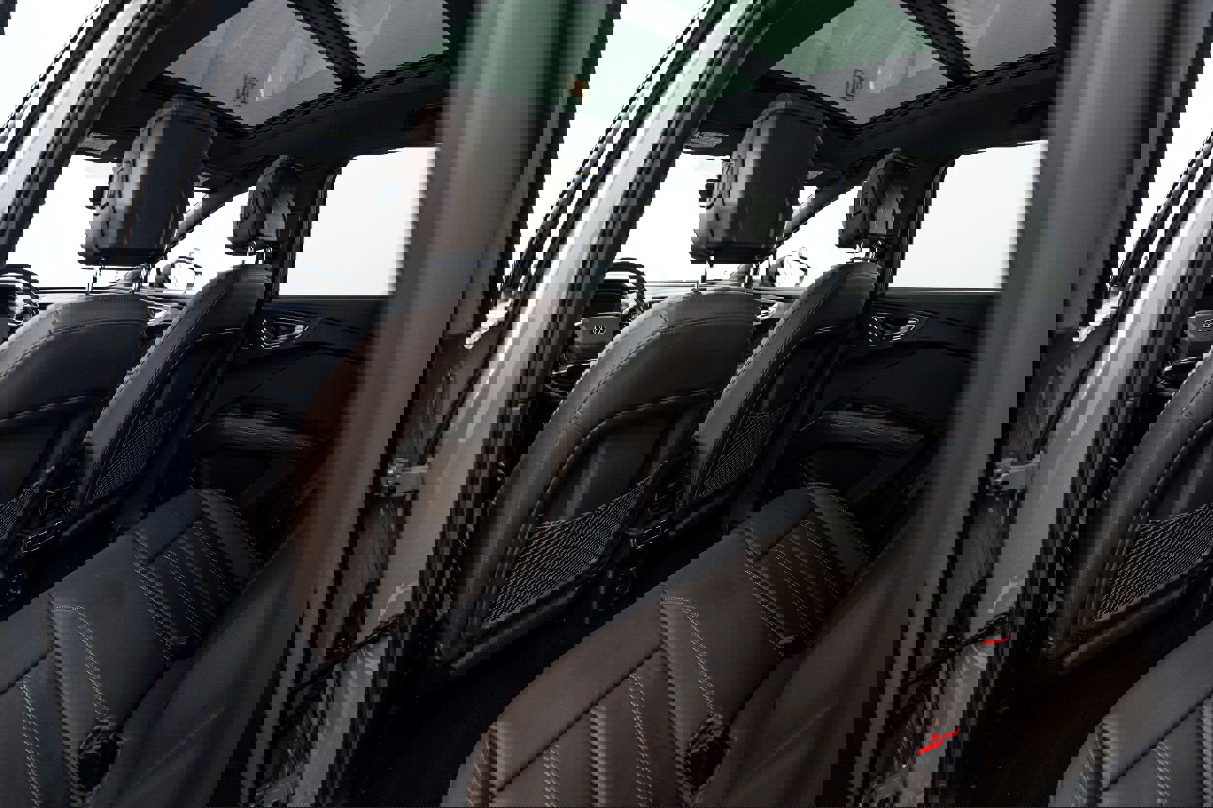 Used 2024 Audi Q4 e-tron Prestige image 15