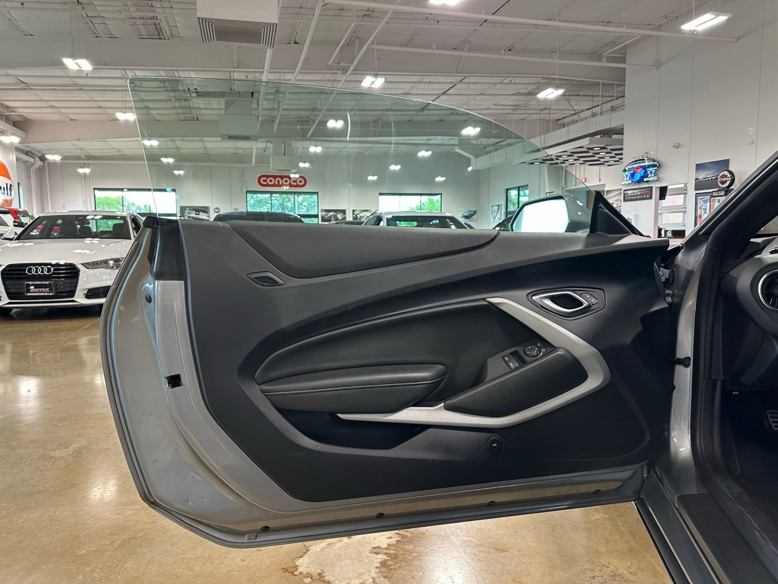 Used 2023 Chevrolet Camaro LT RWD image 10
