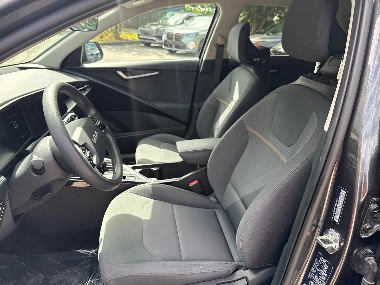 Used 2025 Kia Niro LX FWD image 12