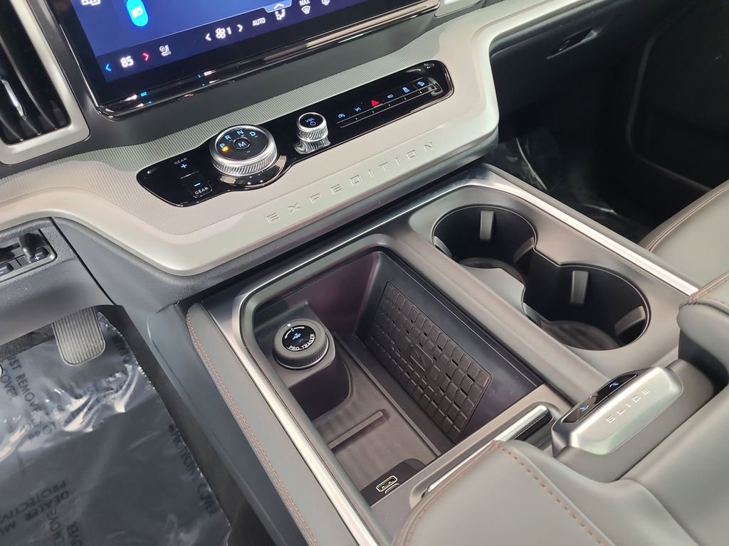 Used 2025 Ford Expedition Max Active image 16