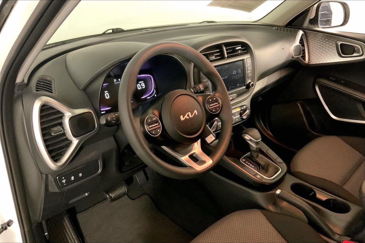 Used 2025 Kia Soul LX FWD image 14