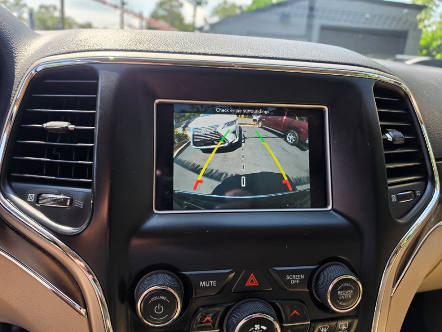 Used 2018 Jeep Grand Cherokee Limited AWD/4WD image 16