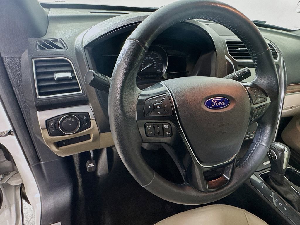 Used 2018 Ford Explorer Limited w/ Equipment Group 301A image 11