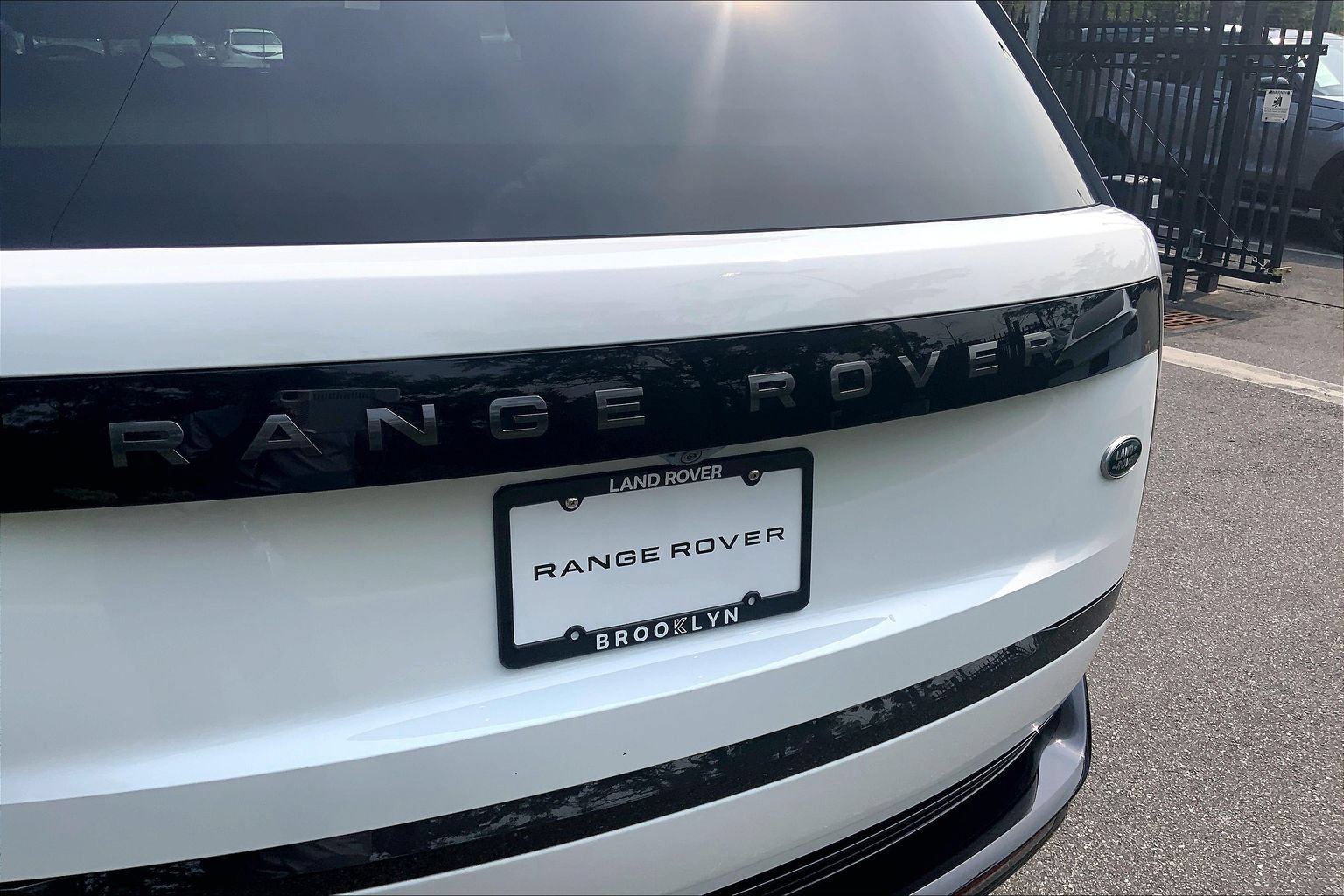Used 2023 Land Rover Range Rover SE AWD/4WD image 9