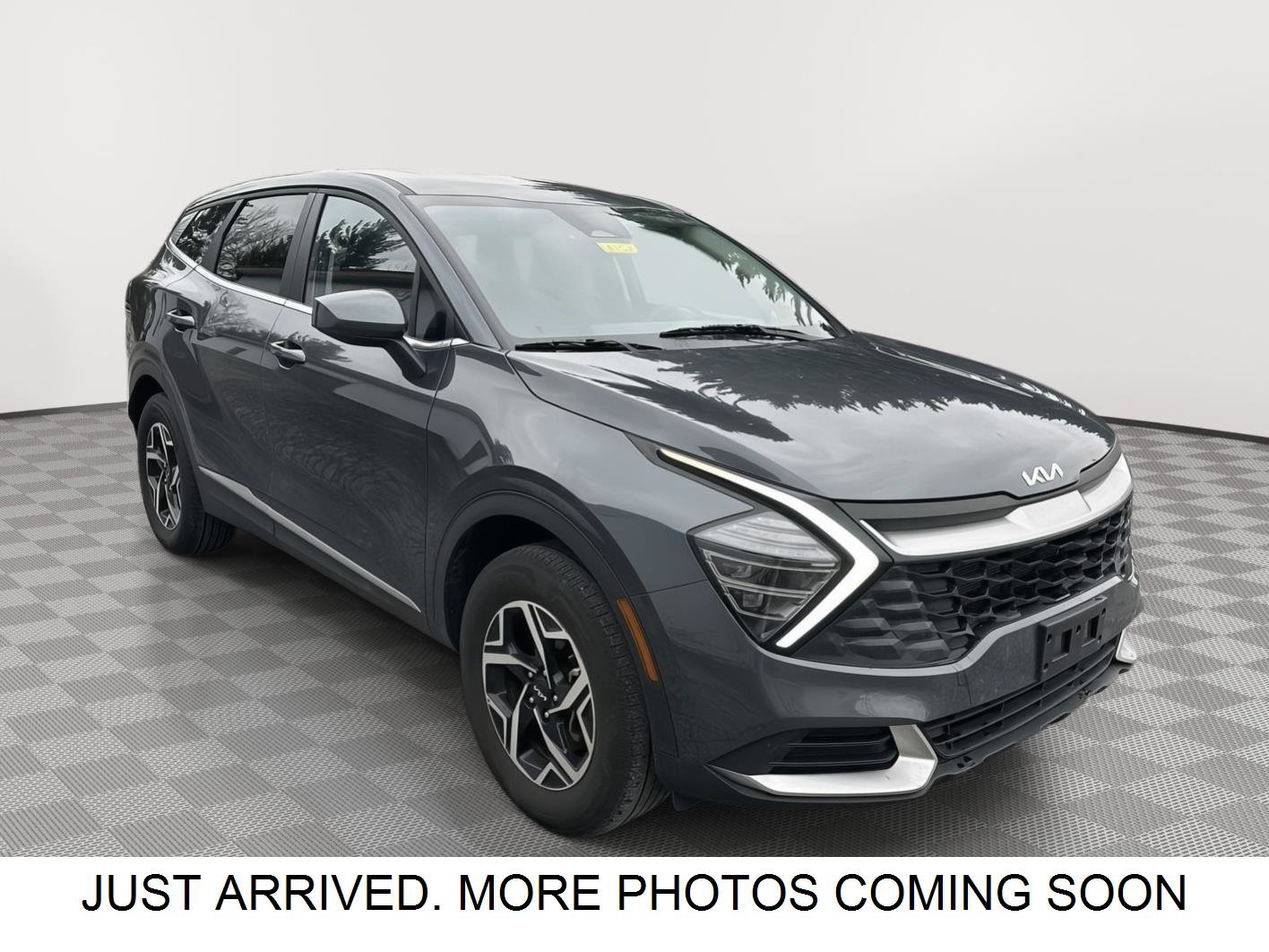 Used 2025 Kia Sportage LX image 1