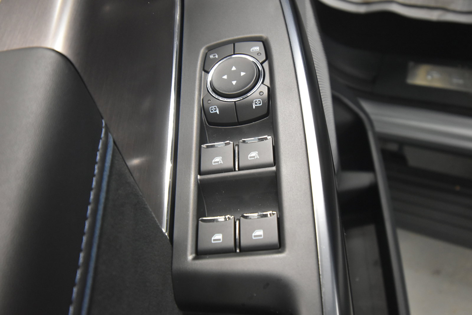 New 2025 Ford F150 Platinum w/ Equipment Group 702A High image 4