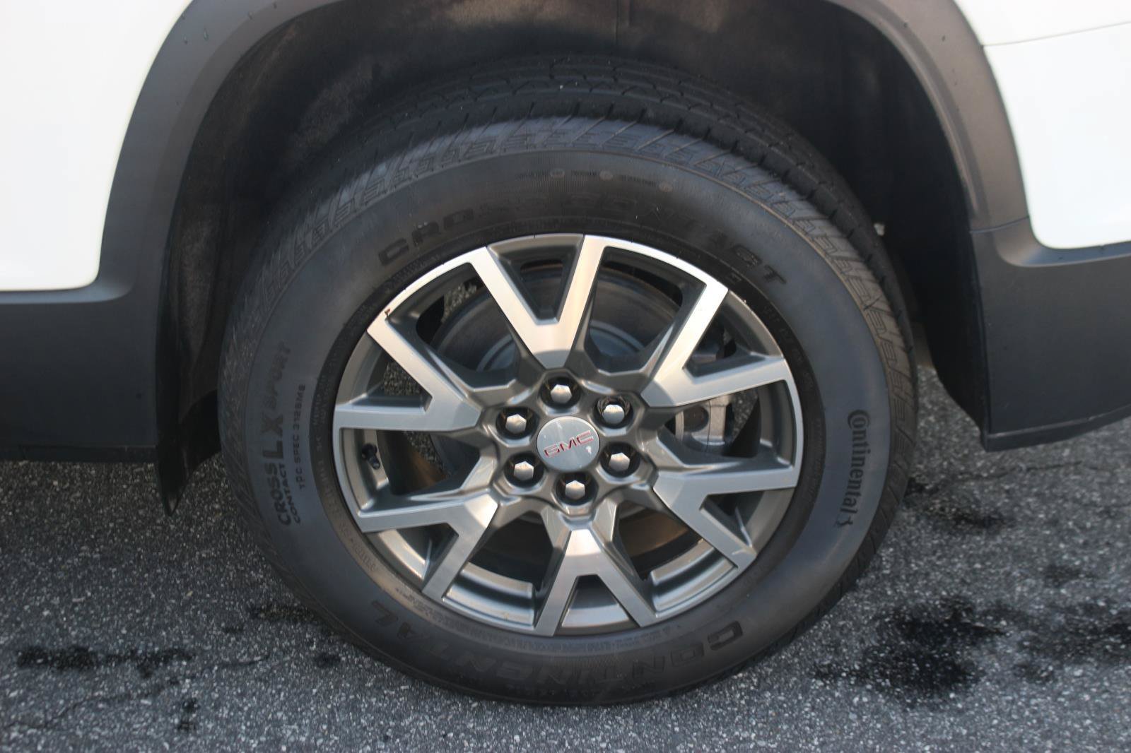 Used 2021 GMC Acadia SLE w/ Driver Convenience Package FWD image 38