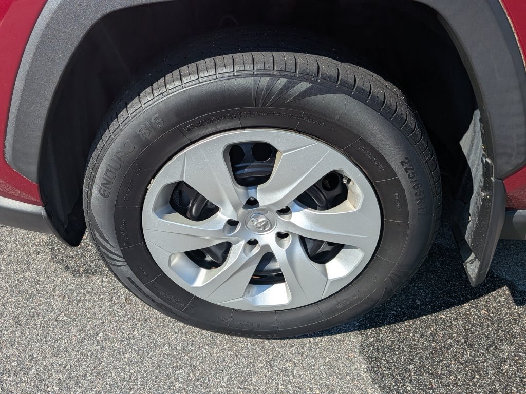 Used 2019 Toyota RAV4 LE AWD/4WD image 6