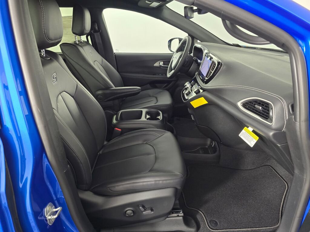 New 2026 Chrysler Pacifica Select AWD/4WD image 43