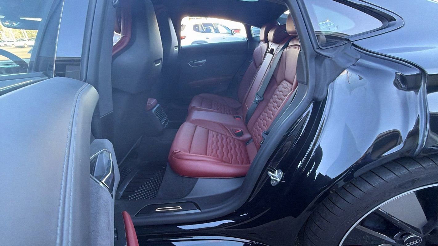 Used 2024 Audi e-tron GT Prestige w/ Prestige Package image 10