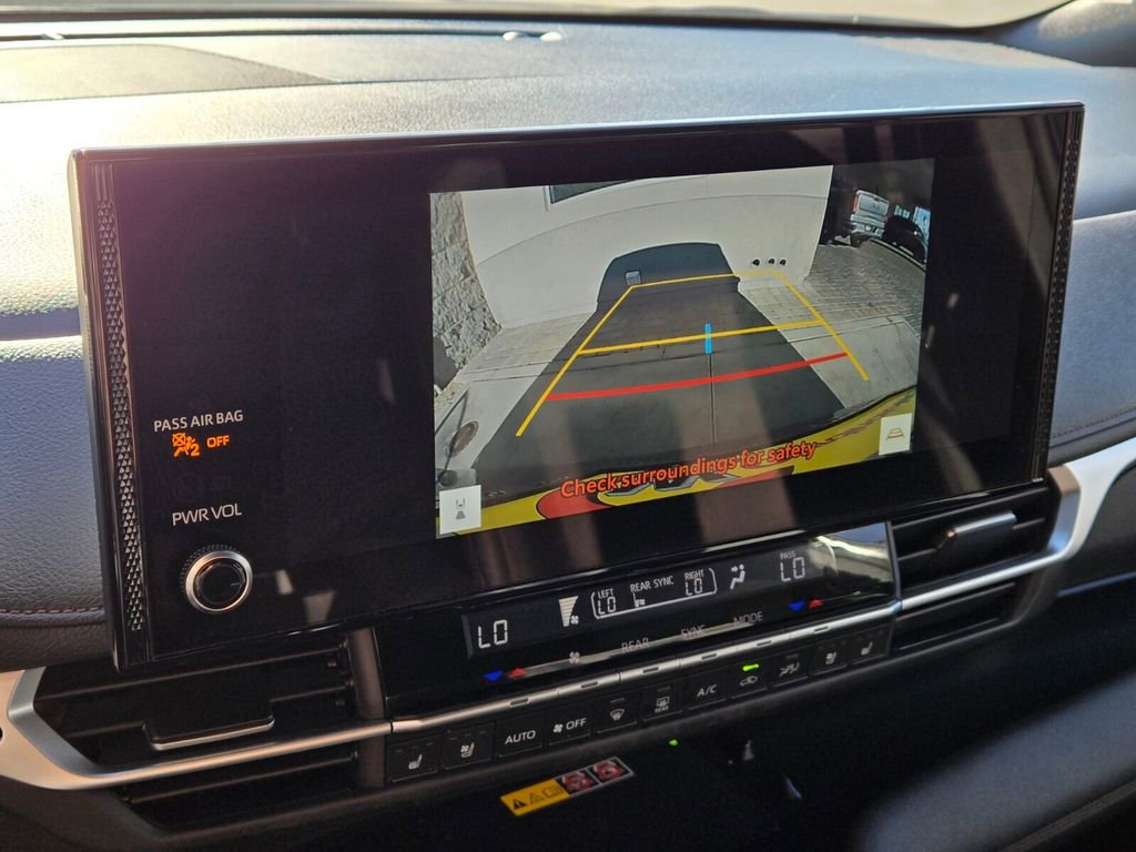 Used 2025 Toyota Sienna Limited image 25