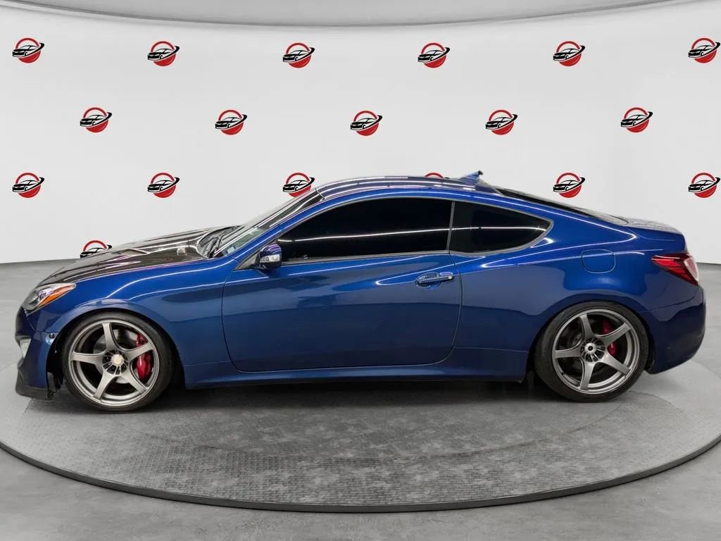 Used 2015 Hyundai Genesis 3.8 RWD image 2