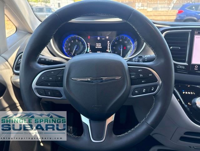 Used 2023 Chrysler Pacifica Touring-L FWD image 45