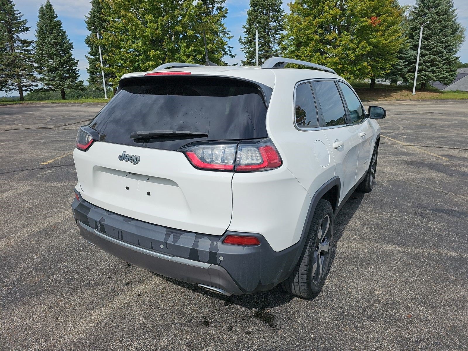 Used 2019 Jeep Cherokee Limited AWD/4WD image 6