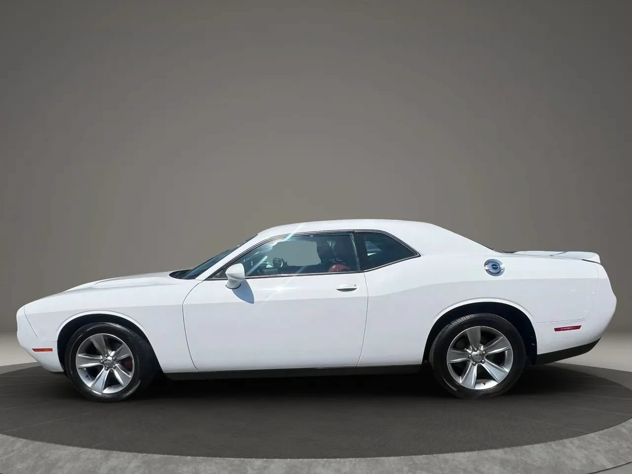 Used 2018 Dodge Challenger SXT RWD image 8