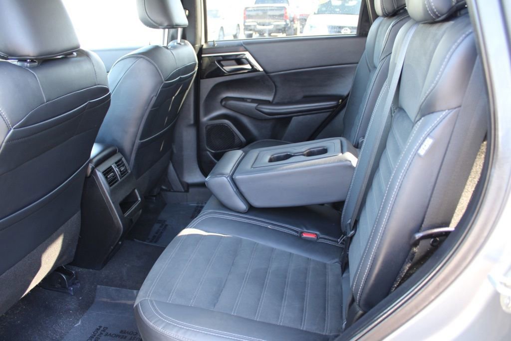 Used 2022 Mitsubishi Outlander SE image 26