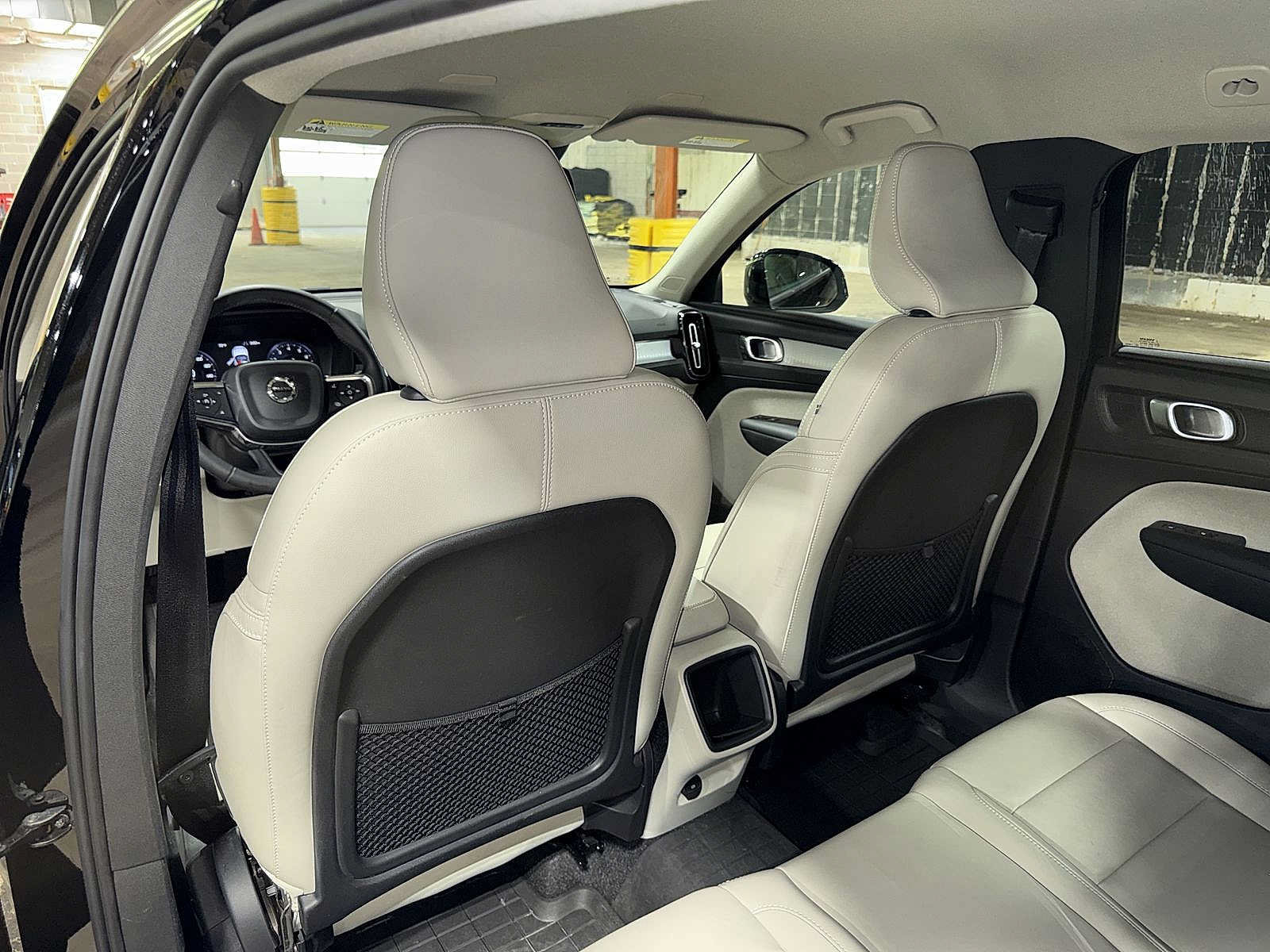 Used 2019 Volvo XC40 T4 Momentum FWD image 28