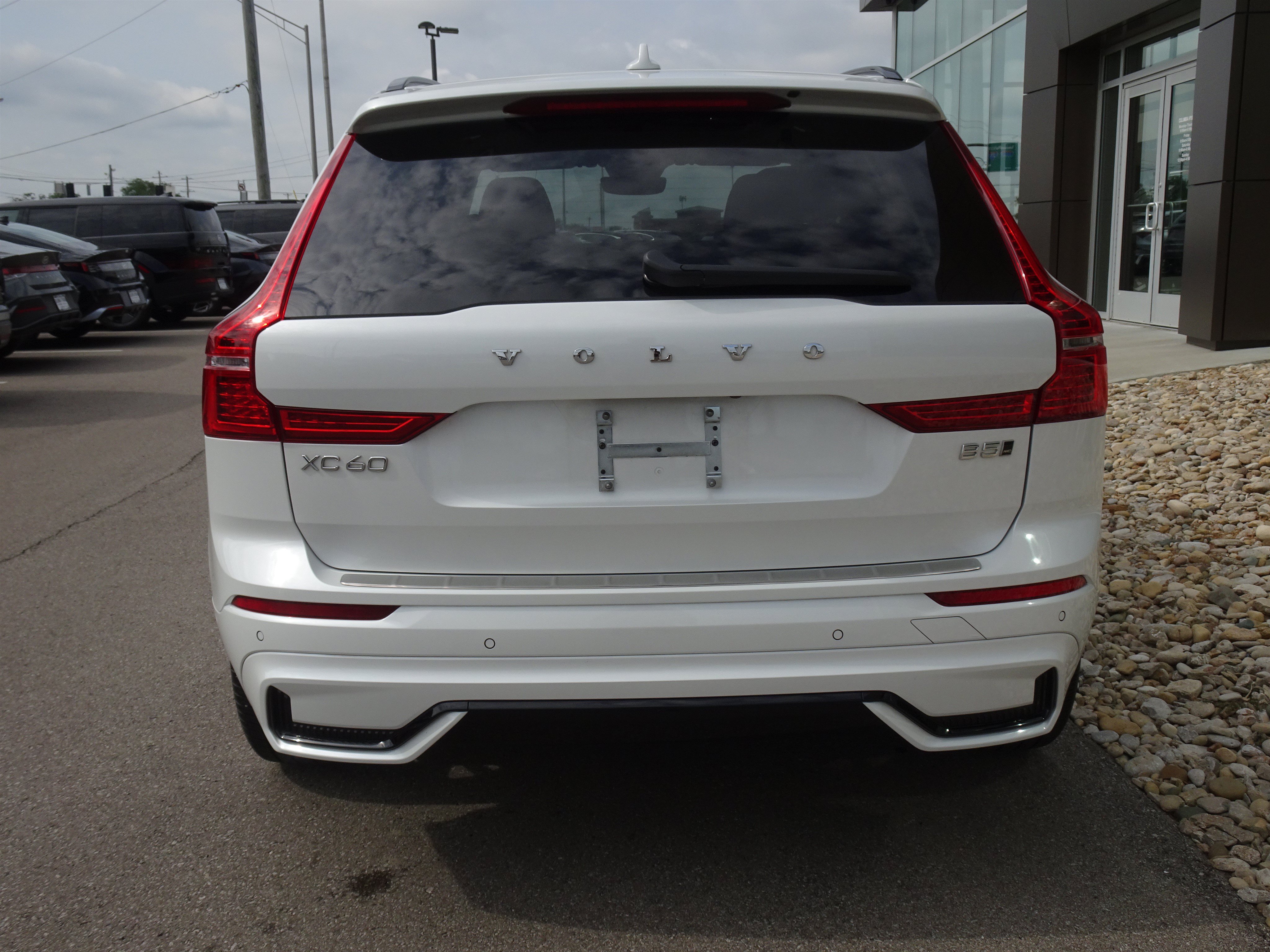 Used 2025 Volvo XC60 B5 Ultra w/ Protection Package Premier AWD/4WD image 4
