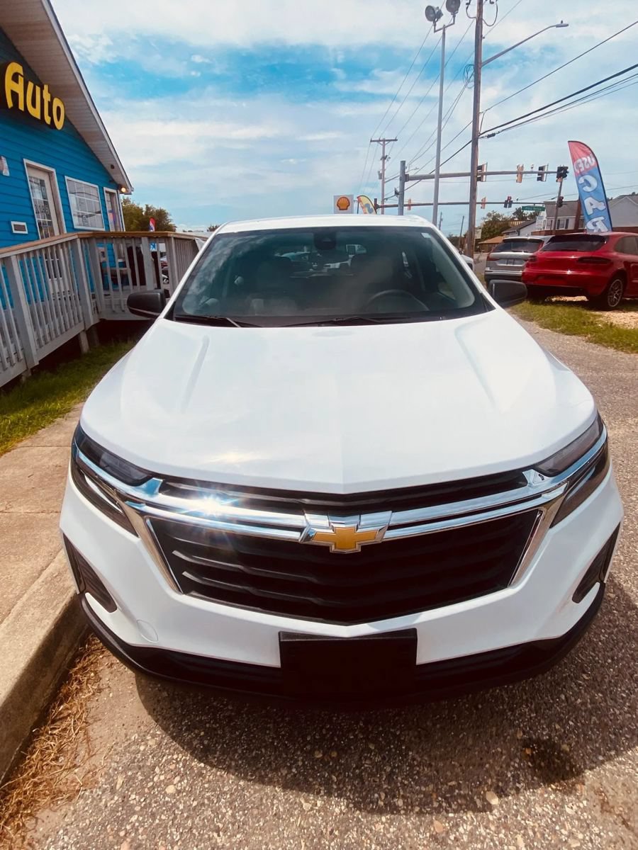 Used 2023 Chevrolet Equinox LS w/ Driver Confidence II Package FWD image 3