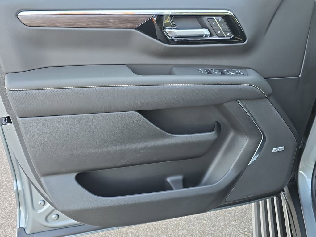 New 2026 Chevrolet Suburban Premier image 10