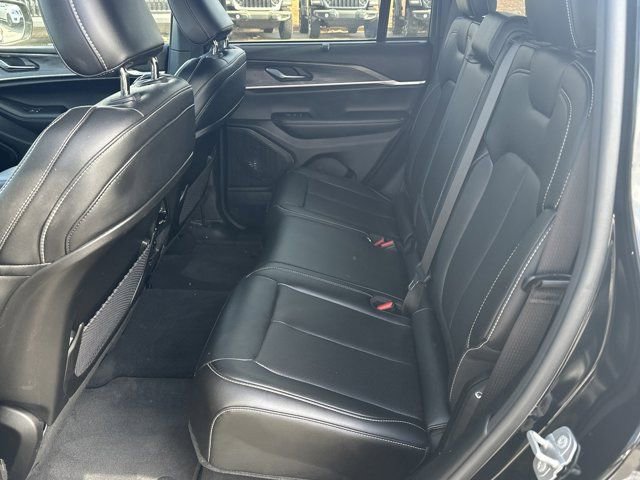 Used 2024 Jeep Grand Cherokee Limited w/ Luxury Tech Group II image 22