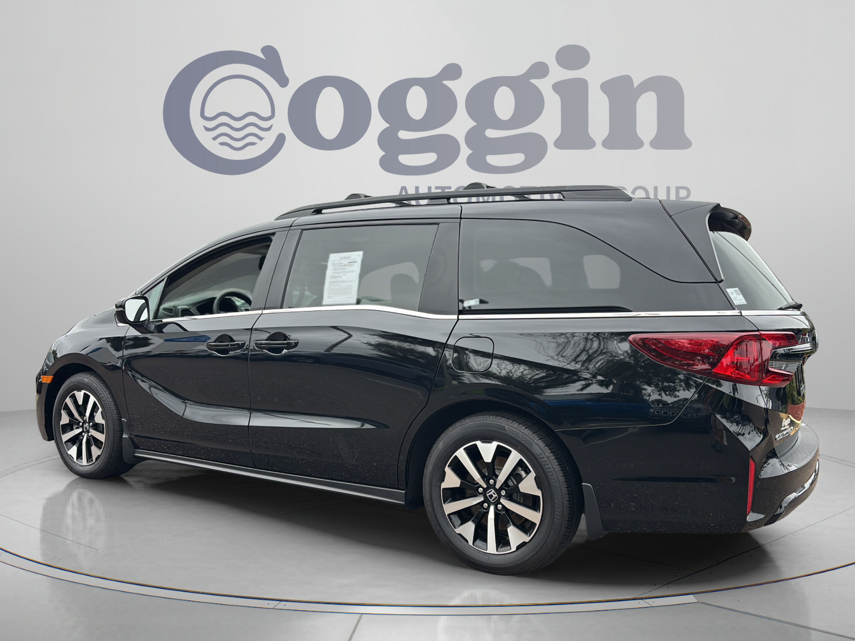 Certified 2026 Honda Odyssey EX-L image 3