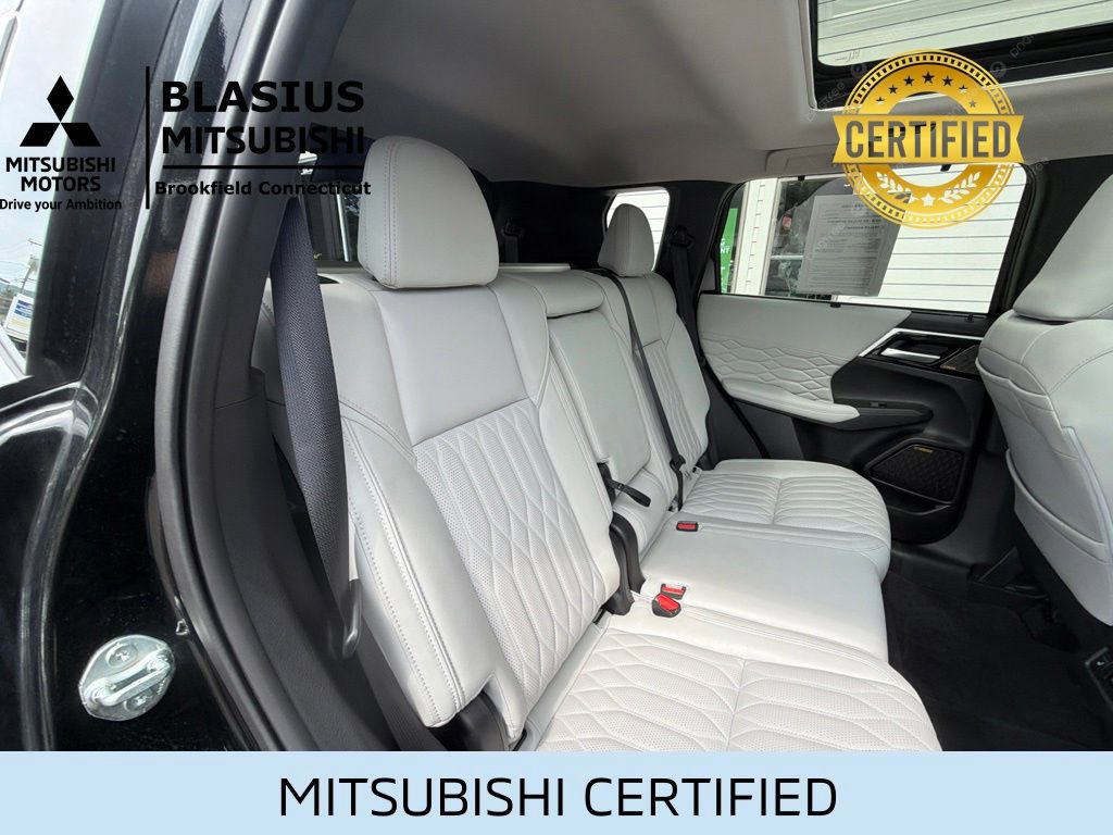 Used 2025 Mitsubishi Outlander AWD image 38