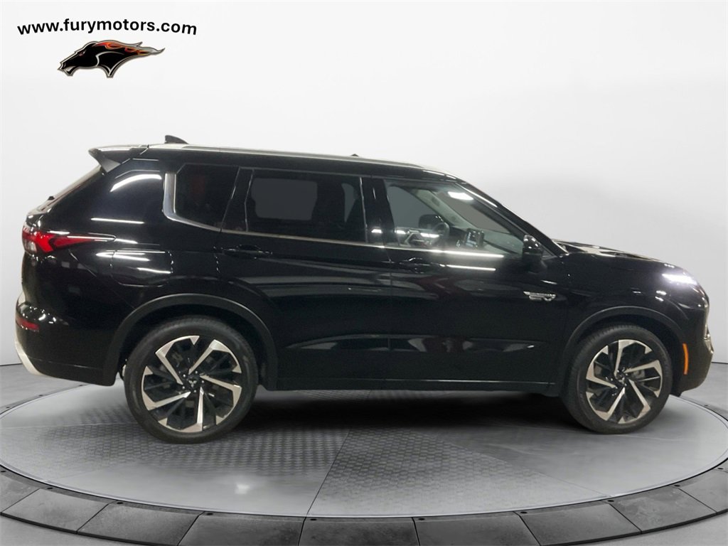 Used 2023 Mitsubishi Outlander SEL image 2
