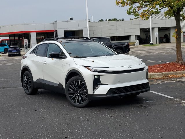 New 2027 Toyota C-HR w/ ALL Weather Mat Package (TMS) AWD/4WD image 34