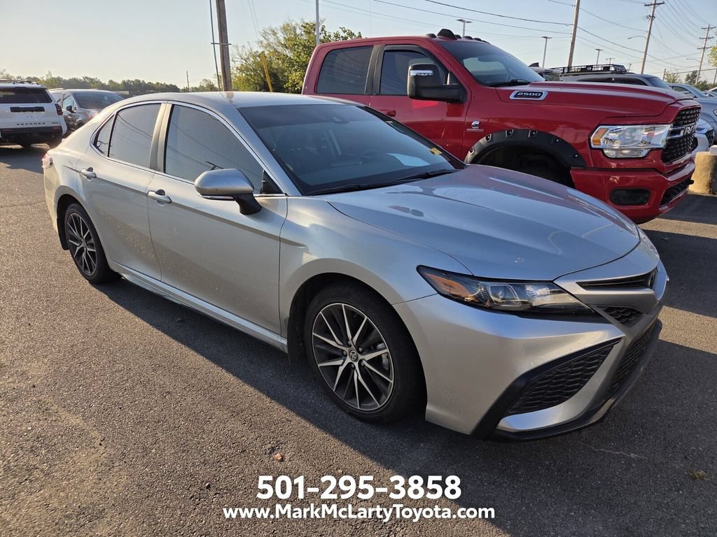 Used 2023 Toyota Camry SE FWD image 2