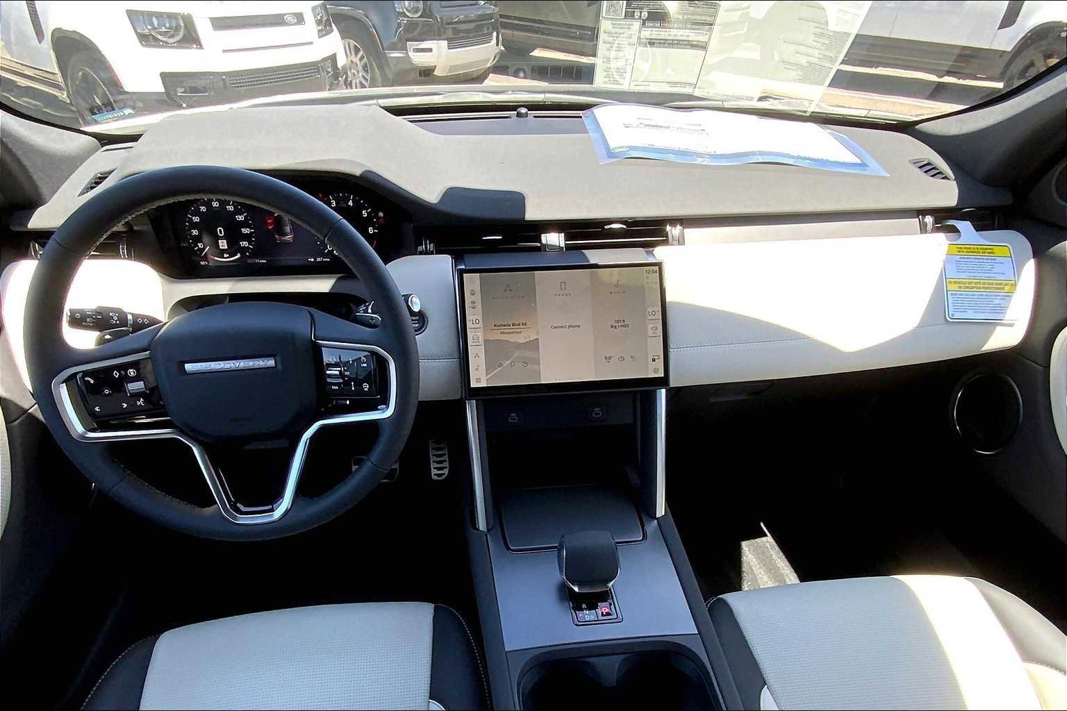 Used 2025 Land Rover Discovery Sport Dynamic SE image 5