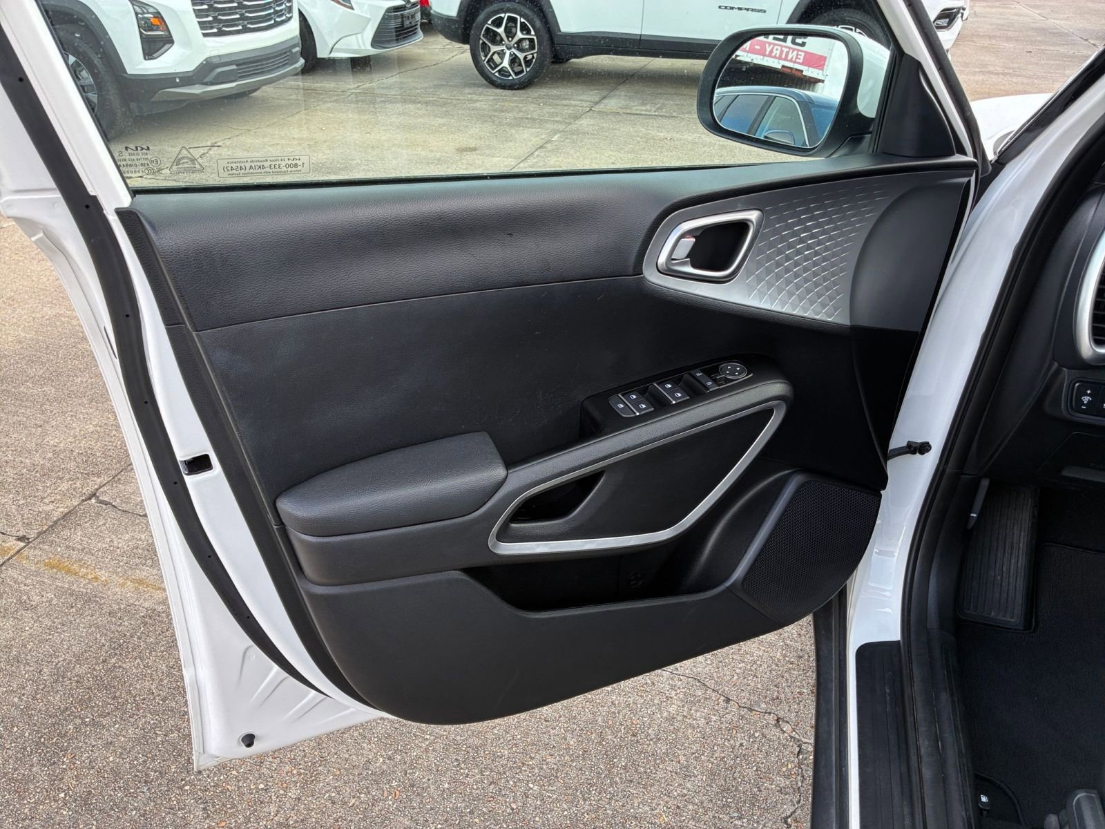 Used 2025 Kia Soul LX w/ LX Technology Package image 15