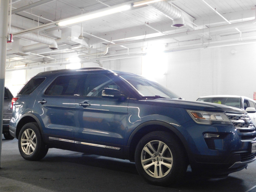 Used 2018 Ford Explorer XLT w/ Equipment Group 202A image 5