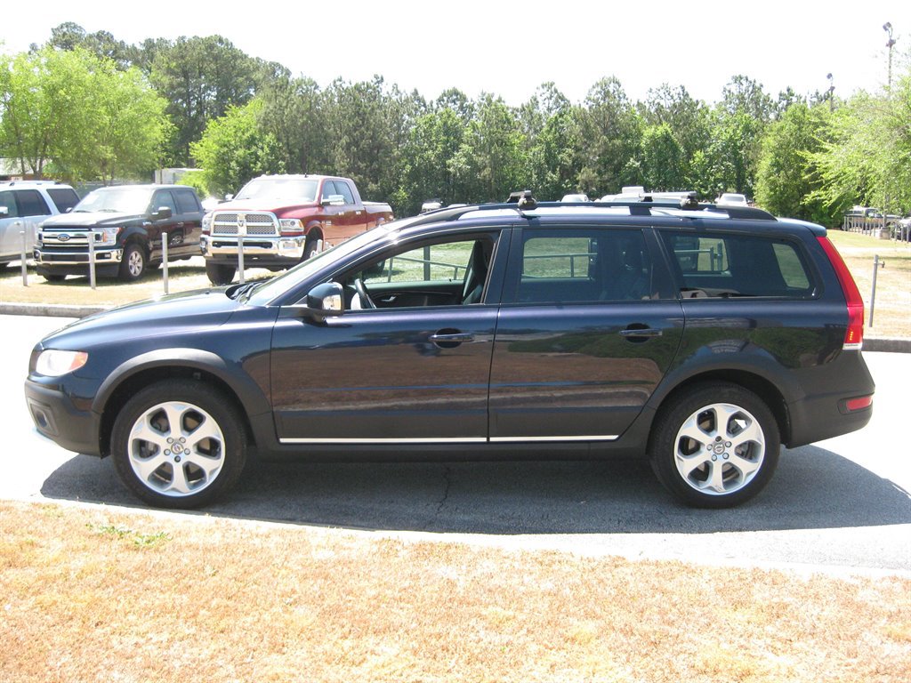 Used 2016 Volvo XC70 T5 Premier w/ Proximity Package FWD image 4