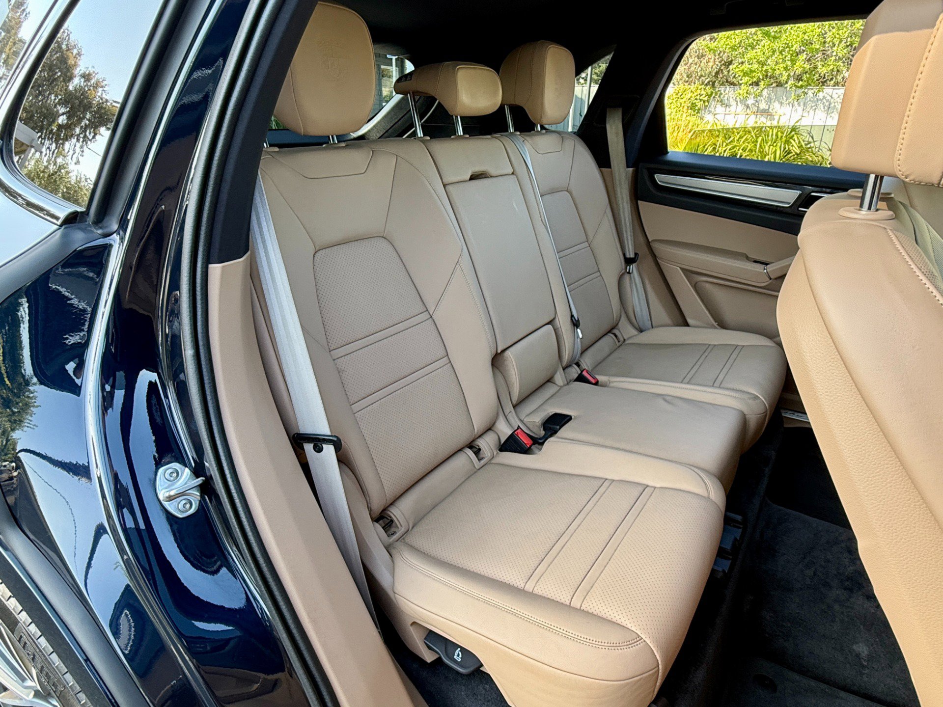 Used 2022 Porsche Cayenne Platinum Edition image 45