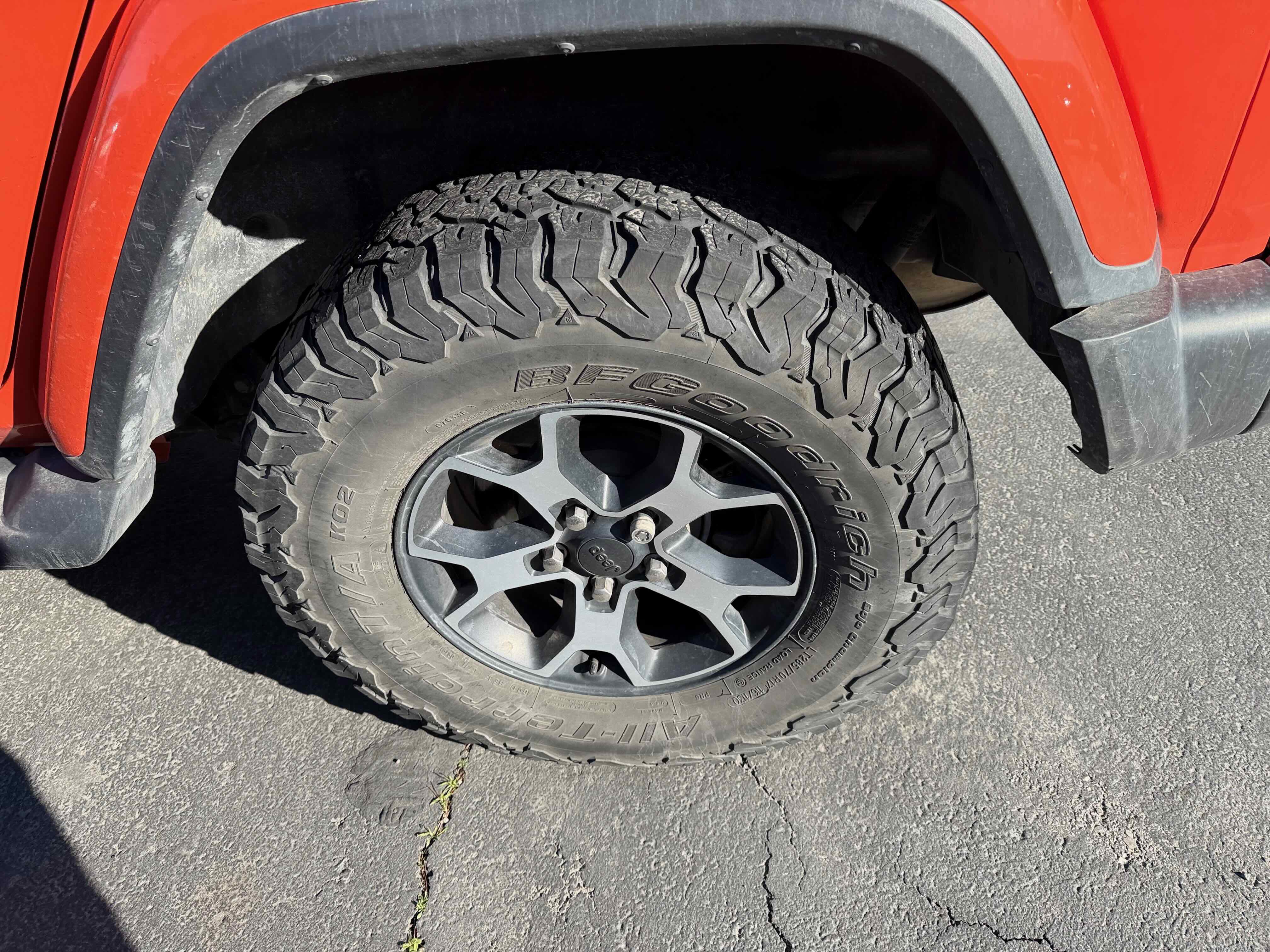 Used 2019 Jeep Wrangler Unlimited Sahara w/ Uconnect 4C Nav & Sound Group image 12