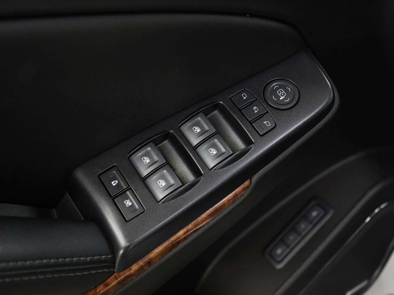Used 2019 Chevrolet Suburban Premier AWD/4WD image 22